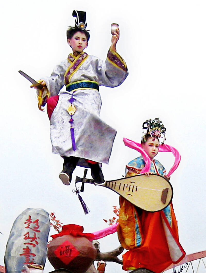 《千里共嬋娟》的險枝設計。