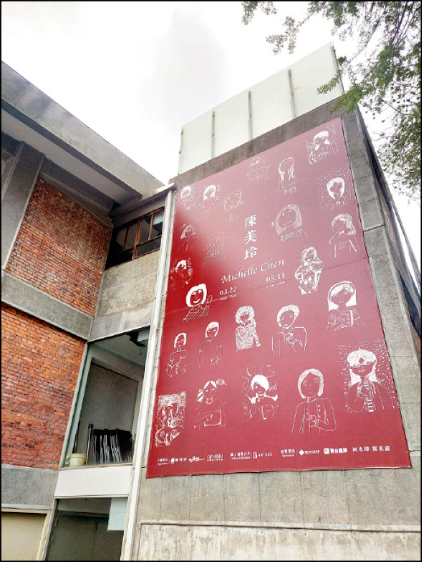 展方媒合藝術家李芳吟與大觀國小，延續展覽的研究方法，引導同學們採訪家中長期擔任照顧者的女性長輩，最後為這一位位「陳美玲」留下肖像。