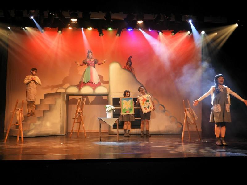 5月4日「萬花筒劇團」結合品格教育演出《窯裡的祕密》，生動趣味。（鶯歌陶博館提供）