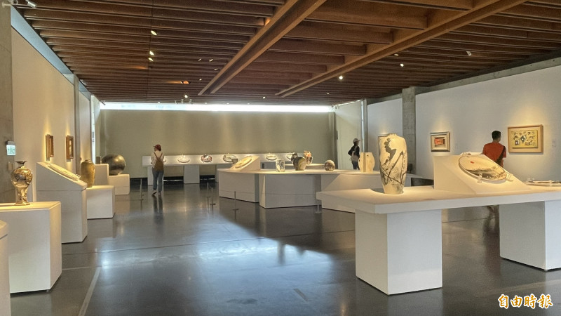 新北市立鶯歌陶瓷博物館即日起至6月30日開放免門票參觀，民眾可欣賞多元藝術作品。（記者陳奕劭攝）