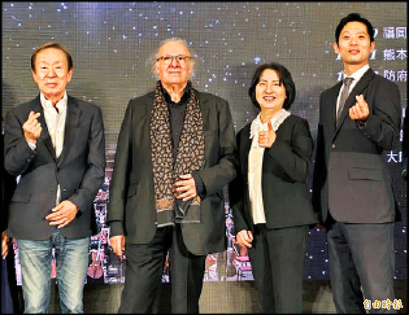 北市交2025亞巡記者會，左起茂田雅美、殷巴爾、郭佩瑜、大邱音樂廳KIM Jin woo經理。（記者凌美雪攝）