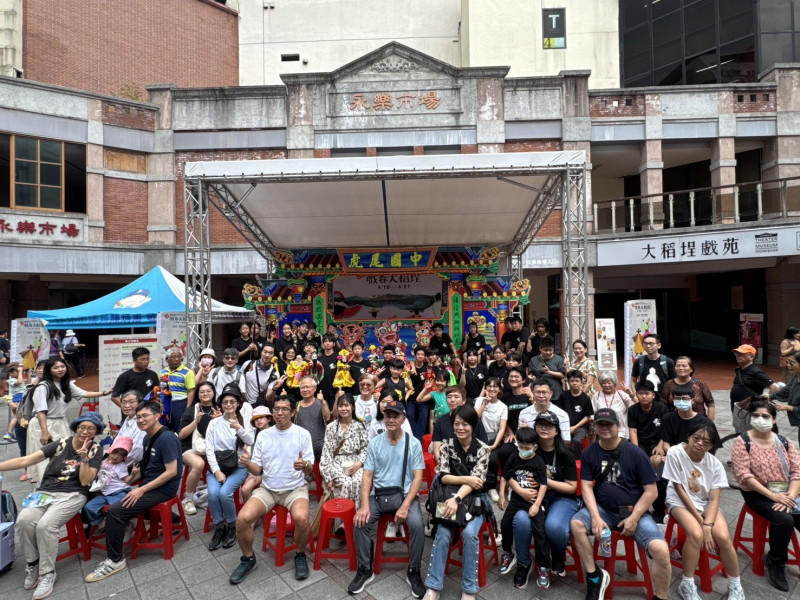 雲林縣內6校參與全國學生創意戲劇比賽獲得特優，刷新紀錄，為布袋戲扎根計畫再添新章。（雲林縣政府提供）