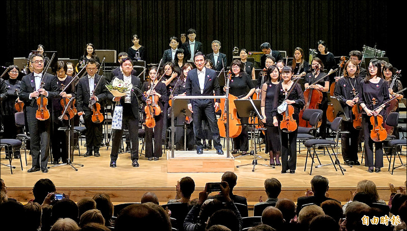 大植英次去年指揮國台交於捷克巡演，觀眾反應熱烈。（記者凌美雪攝）