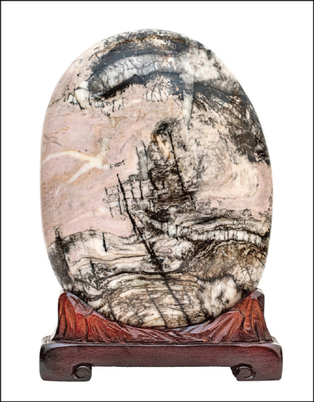 此玫瑰石為獨一，非切片，粉白的潑灑揮動，呈現黑白縱橫的筆觸，與趙無極畫作的手法如出一轍。22.5×15×7公分。