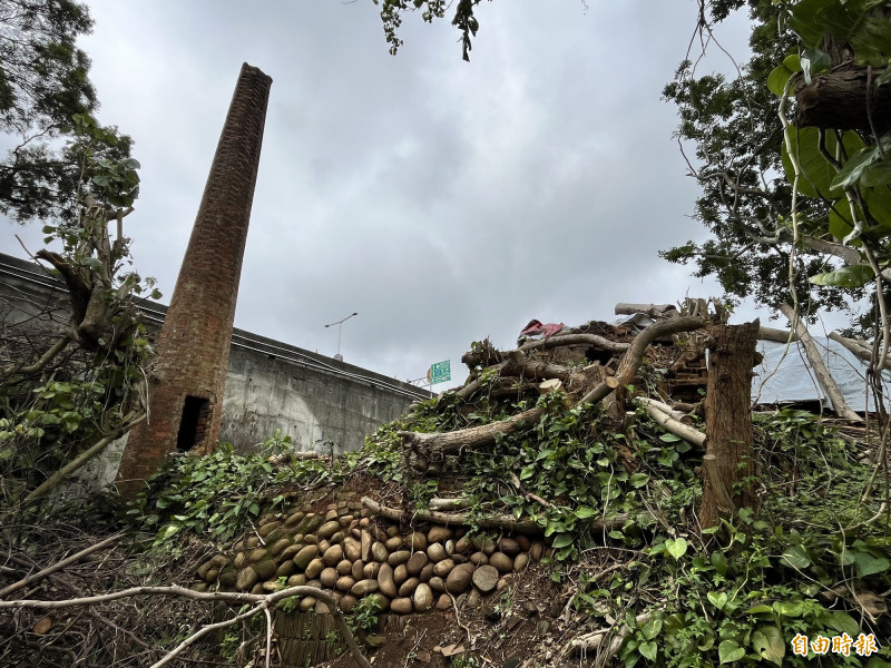 湖口鄉擁有一甲子歷史的和榮磚瓦廠。（記者廖雪茹攝）