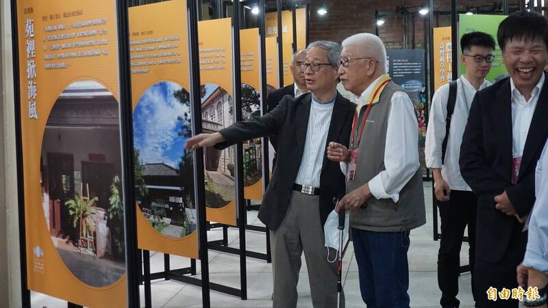 第1屆百大文化基地今日在華山文創園區授證開箱，文化部長李遠（左1）到場支持。（記者董柏廷攝）