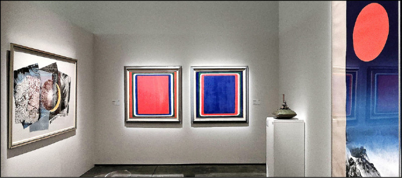 席德進的抽象畫作品（中）編號56及59，左為楚戈〈重疊的宇宙〉，皆為國美館藏。