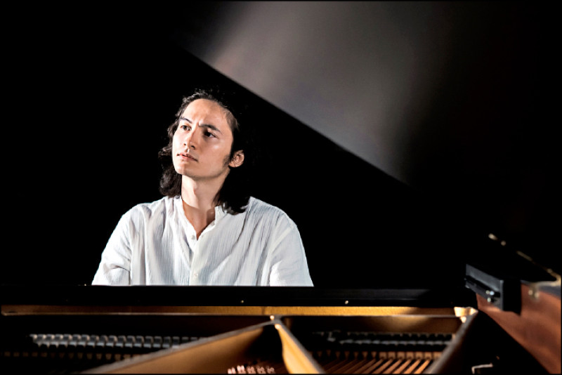 俄羅斯鋼琴新星阿森尼．穆恩。（長榮交響樂團提供）