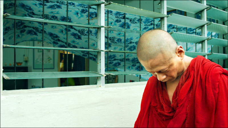 《行在水上》劇照，在古晉。汯呄霖電影提供。