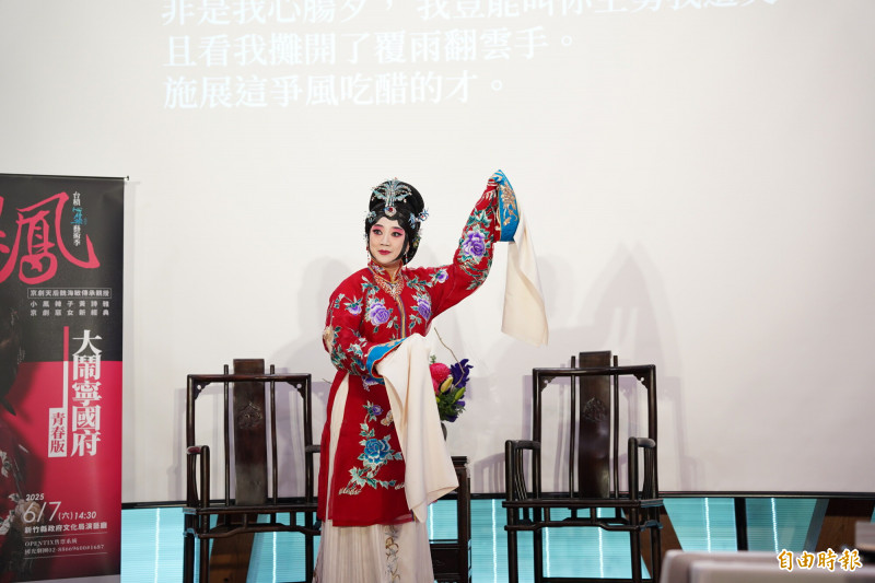 婚姻美滿的3寶媽黃詩雅，今年將接棒恩師魏海敏，詮釋在中國傳統婚姻中狠辣求生的王熙鳳，備受各界期待。（記者黃美珠攝）
