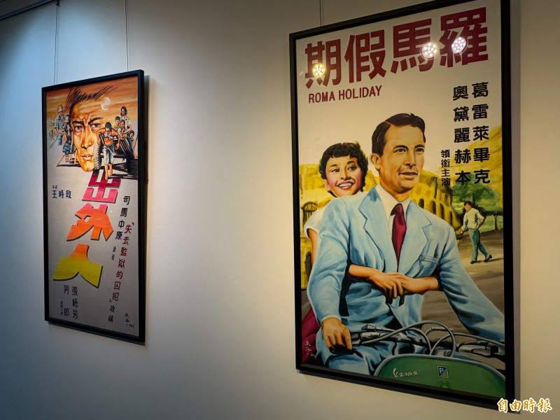 李國明的作品包含《楚留香》、《羅馬假期》、《亂世佳人》、《老夫子》、《王哥柳哥遊台灣》等東西方經典名作。（記者陳奕劭攝）