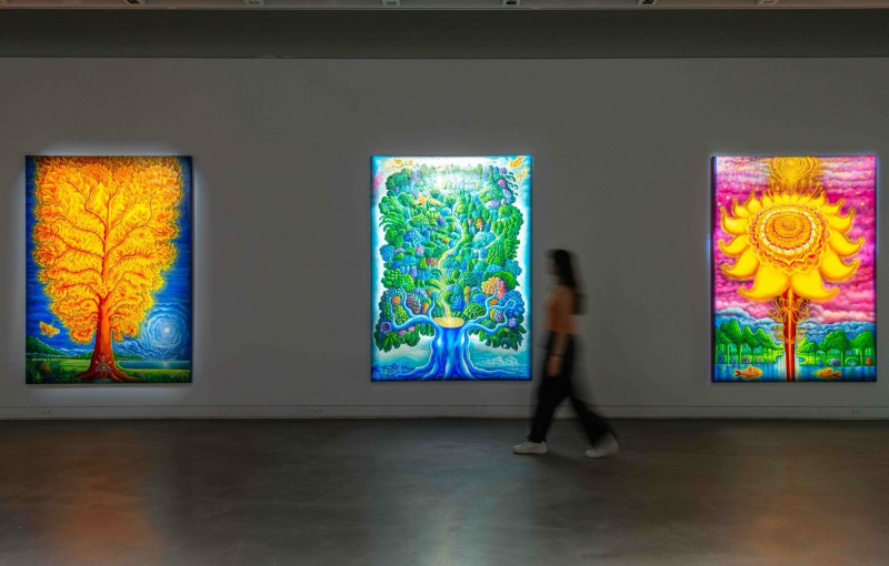 張立曄作品〈發光樹〉、〈仙樹〉、〈黃金花〉（由左至右）。（高美館提供）