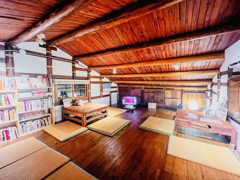 「1、2，3、4，5、六」創作展使用不同的媒材。（記者蔡宗勳攝）