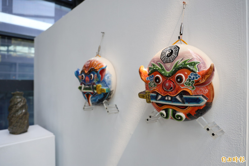 宋健誠〈祈福避邪劍獅〉，有如平安幸福的守護神。（記者陳奕劭攝）