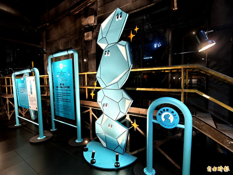 秉持最初的產業核心價值，十鼓文創園區推出「一粒糖的旅行」特展，引人矚目。（記者吳俊鋒攝）