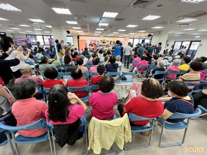 「2025竹北大師講堂」邀請各領域名人專家開講，幾乎場場爆滿。（記者廖雪茹攝）