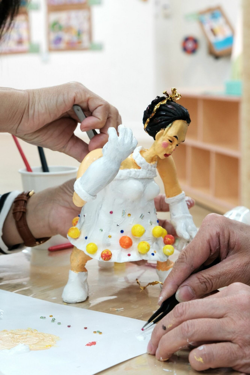 透過親手打造極具個人風格的「台灣工仔」，期許大眾給予職業多元性更多的理解與尊重。（高雄勞博館提供）