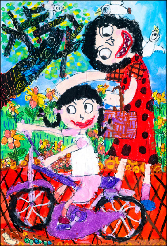 幼兒組優選：張芷寧 作品名稱：媽媽教我騎腳踏車也教我愛地球