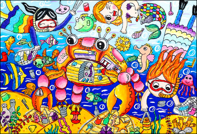 低年級組優選：陳羿彤 作品名稱：撿垃圾節能減碳；淨化海洋做環保