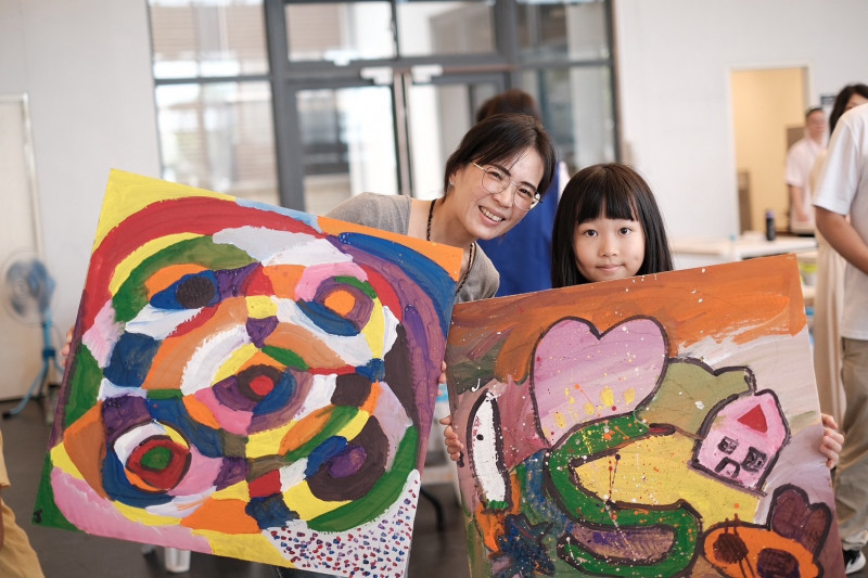 桃市青年局攜手台灣世界展望會共同舉辦「異想米羅」藝術志願服務活動。（桃市青年局提供）