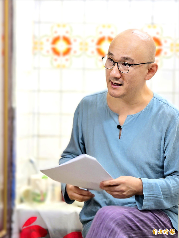 溫宇航認為，原典版《牡丹亭》可領略湯顯祖筆下與現今目之所及不一樣的風景。（記者凌美雪攝）