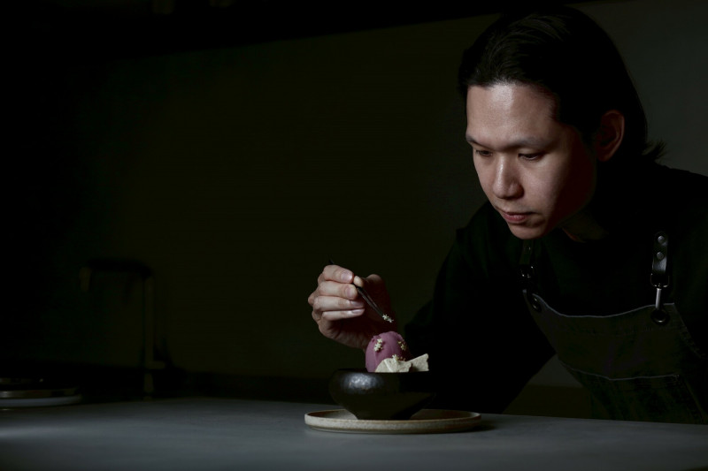 MINIMAL主廚萬士傑Arvin，為米其林1星餐廳「澀 Sur-」共同創辦人，曾任澀 Sur-甜點主廚。（MINIMAL提供）