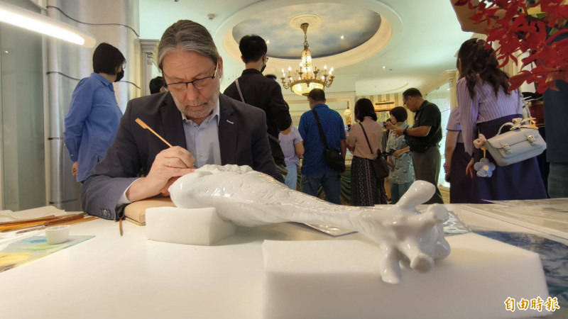 麥森大師馬第斯．修茲首度蒞臨高雄大立百貨。（記者葛祐豪攝）