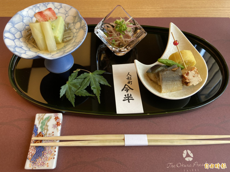 人形町今半5月22至6月1日客座大倉久和大飯店，連餐具也自日本空運來台，圖為套餐中的前菜。（記者周幸叡攝）