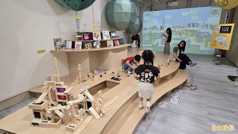 中央預計在新北市板橋區板橋車站旁建設國家兒童未來館，預計2030年完工，為使兒童能夠參與設計，率先在選址建置「願景館」，今（24）日起開館。（記者黃子暘攝）