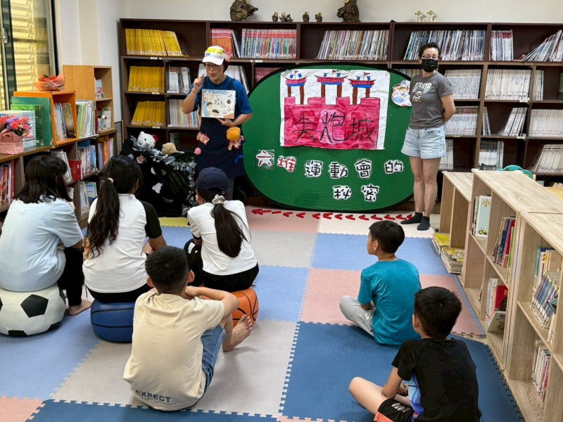 屏東縣高樹鄉立圖書館空間改造工程落成啟用，安排多項精采活動，大小朋友開心參與。（圖由高樹鄉公所提供）