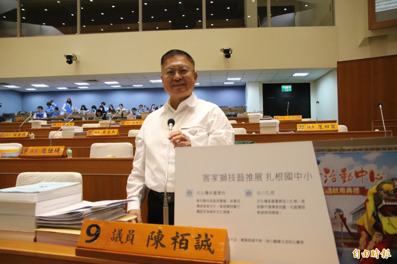 國民黨新竹縣議員陳栢誠要求縣府，每年編列固定預算，力挺客家獅技藝的傳承與推廣。（記者黃美珠攝）