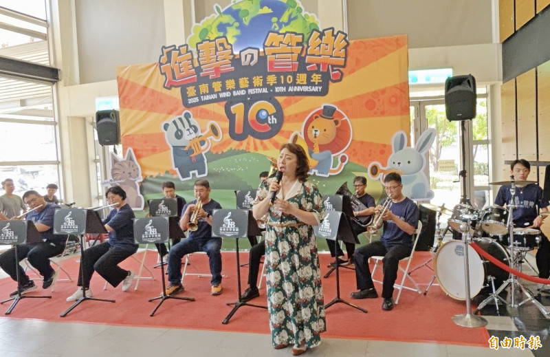 宣傳活動上，進行開幕大戲《許石音樂劇二部曲：南都追想》的精華演出。（記者吳俊鋒攝）