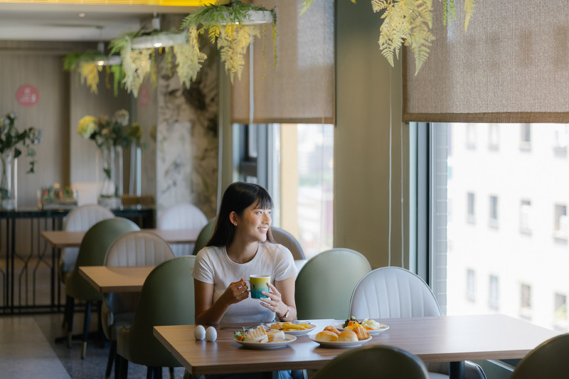 福容徠旅高雄推出「享旅套房含早餐」專案，兩人同行享優惠價。（福容大飯店提供）