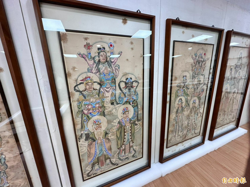 北港朝天宮文物修復中心將針對21幅已故大師陳玉峰法會掛軸，進行近3年修復。（記者李文德攝）