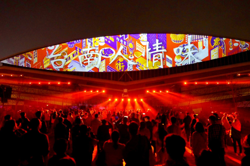 由台南市政府策畫光雕藝術作品《靈動的目光》，勇奪2025德國柏林設計金獎殊榮。（台南市政府提供）