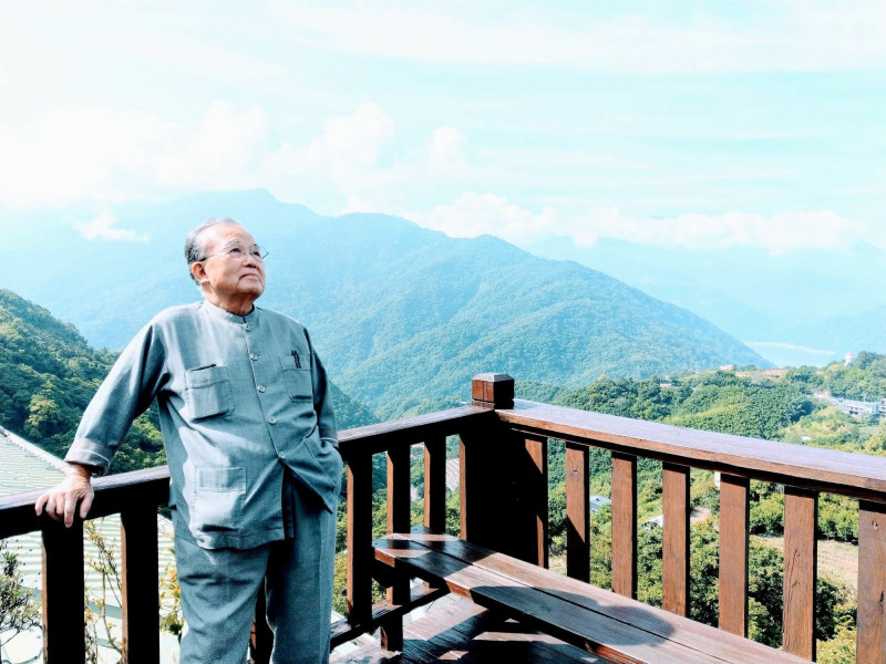 雕刻大師張敬享譽國際，雲林縣府文觀處長陳璧君證實，張大師日前辭世，享壽89歲。（雲林縣府文觀處提供）