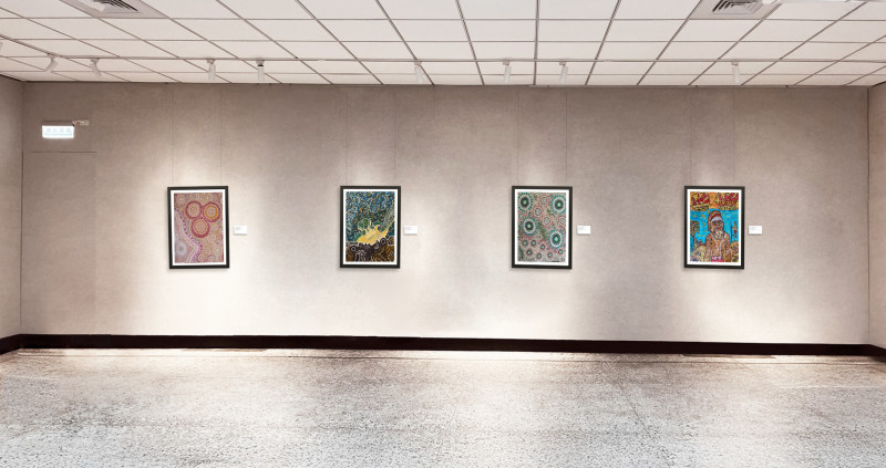 「根．緣」畫展展出來自澳洲昆士蘭州洛根市11位原住民族畫家的20幅作品。（桃市府秘書處提供）