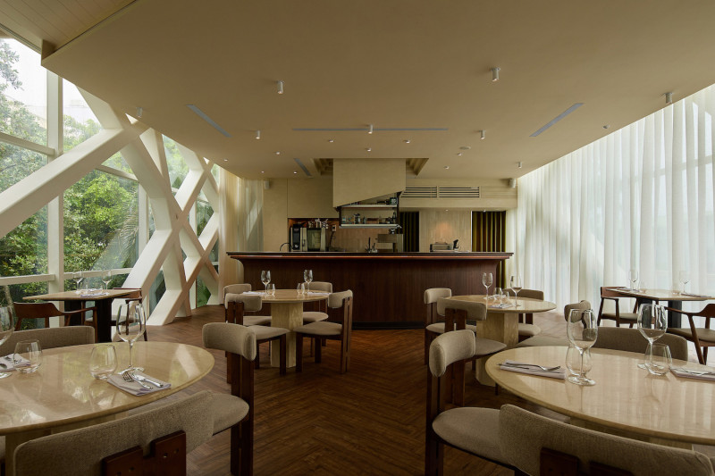 Bonami餐酒館延續「好朋友」精神，打造開放式廚房的共享空間。（MMHG提供）