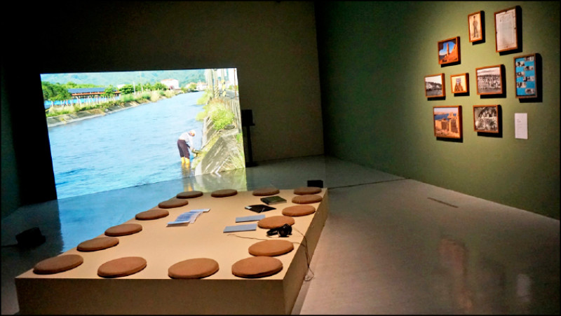 王虹凱、莫奴、艾利亞．莫薩蘭、管啟次郎〈幽靈、水泥、迴音〉錄像、聲音、平面攝影、刺繡、檔案資料。2025。