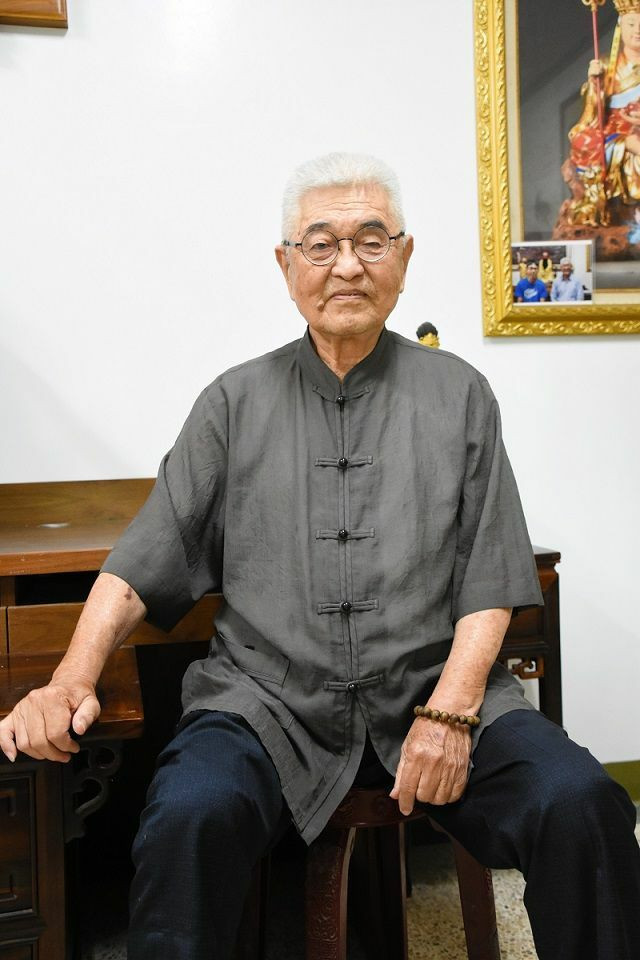 杜牧河博學多才，一雙巧手捏出生靈意象，也塑盡人生百態。（台南市政府提供）