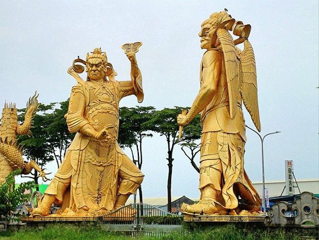 歸仁修元禪寺12米高的風神與雷神，是杜牧河以新工法打造。（台南市政府提供）