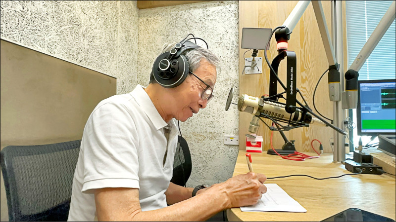 吳念真動人的聲音，與奈良美智的畫作一樣，都展現台灣的溫暖人情。（文總提供）