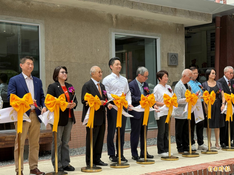 太平國小博物館正式開幕，北市長蔣萬安（左4）、文化部長李遠（左5）出席開幕儀式（記者孫唯容攝）