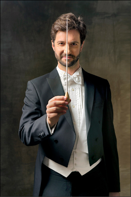 法國指揮家維克多利安．范努斯敦。（國台交提供）