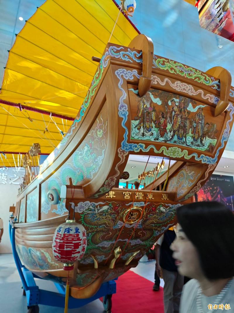 (影音)東隆宮典藏王船移展王船館今升帆 與鎮館王船滿載而歸相呼應 - 自由藝文網