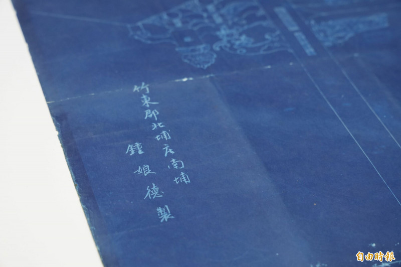 日治時期的北埔客籍匠師鍾娘德司阜，是新竹地區著名的大木匠師，後代保存其珍貴的手繪建築圖稿。（記者廖雪茹攝）