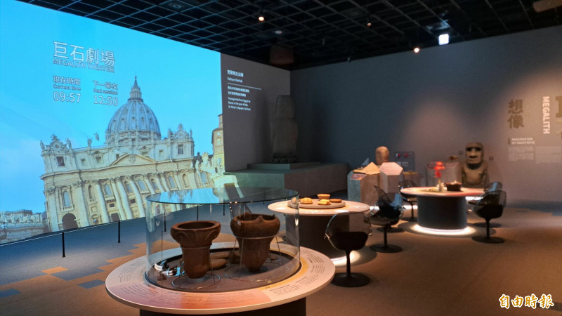 台灣史前館當代考古展展廳今天開幕，日本出借20件文物供展出。（記者黃明堂攝）