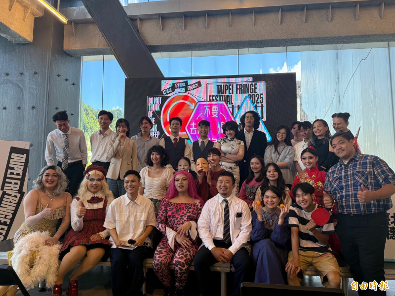 2025台北藝穗節今（2）日舉辦開幕記者會，以「不要去想粉色綿羊」為主題，共計178組表演團隊、47個展演場域、866場次演出，寫下最多團隊、場域、場次的紀錄。（記者孫唯容攝）