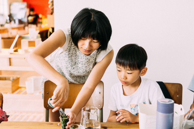 茶博館7月19日規畫「永續芬芳煉香術─茶山香氣藝術親子工作坊」活動。（新北市文化局提供）