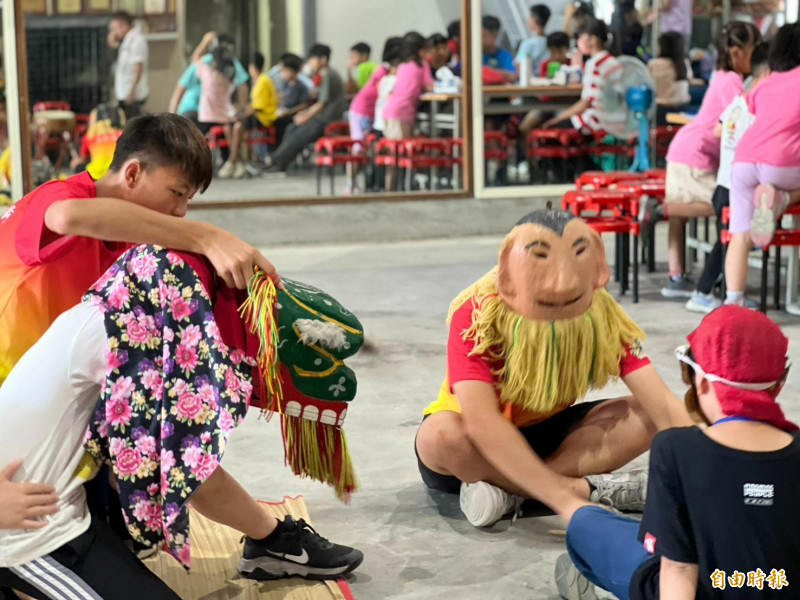 新竹縣小小武師薪傳營活動，帶領學員們認識客庄武術和舞獅文化。（記者黃美珠攝）